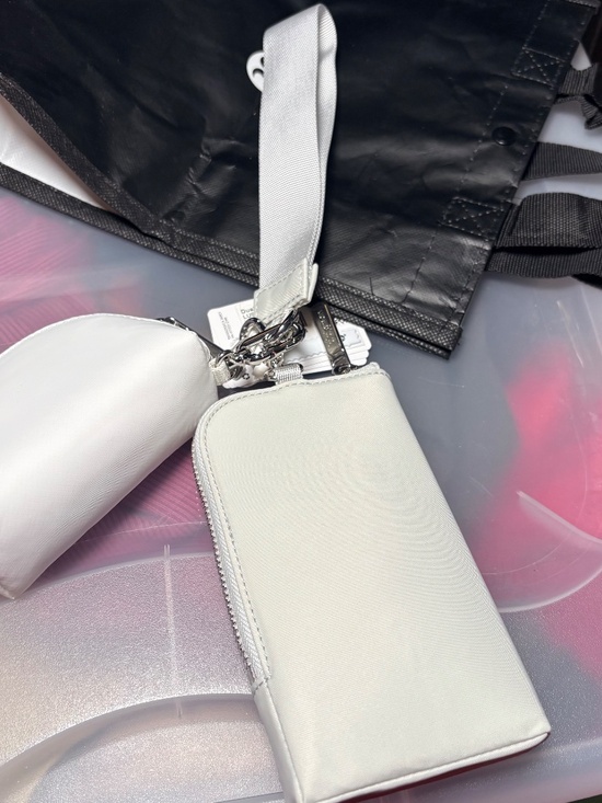 Lululemon Dual Pouch Wristlet Wallet New With Tags, Sold Out Color Vapor/White. - Picture 2 of 5